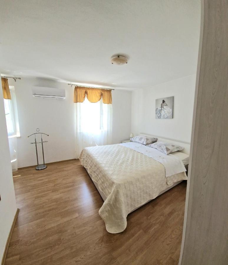 Apartman Perina 트로기르 외부 사진